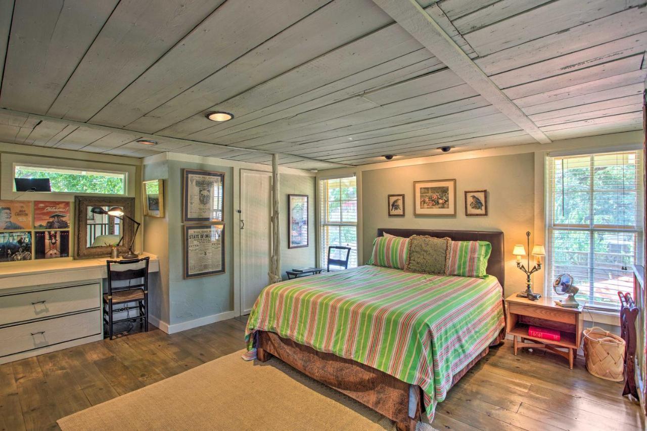Historic Fort Worth Cottage With Shared Pool! Exterior photo