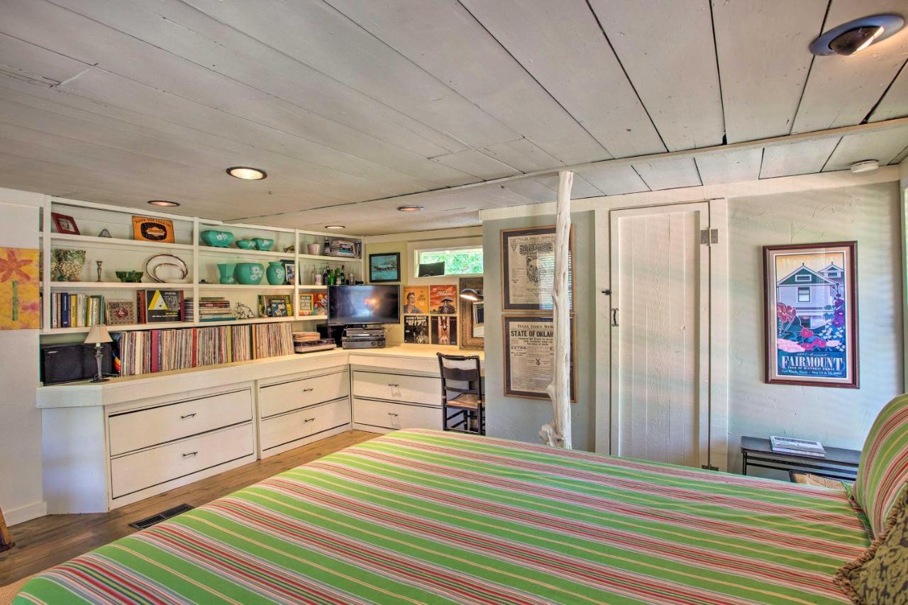 Historic Fort Worth Cottage With Shared Pool! Exterior photo